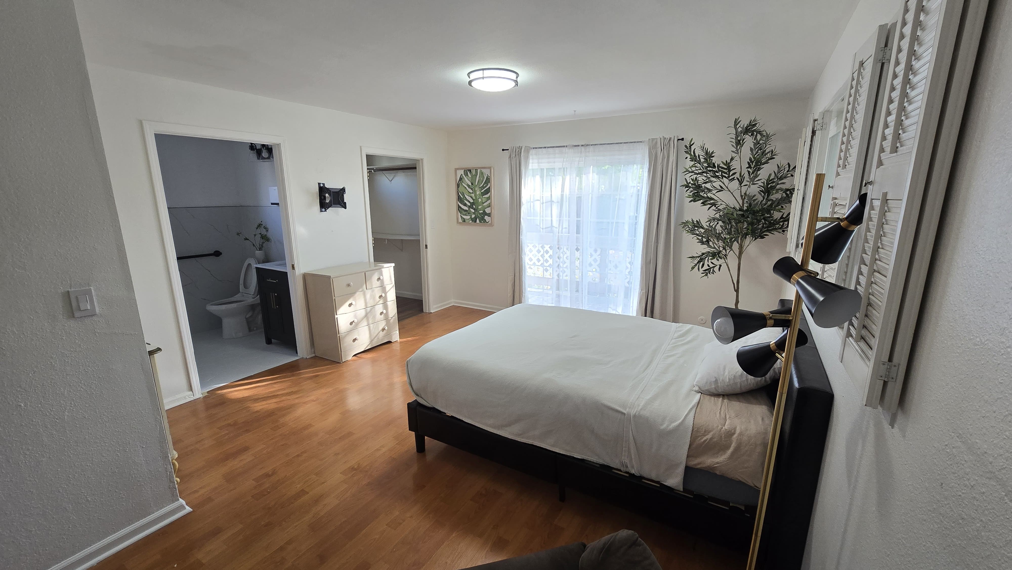 Another resident room with natural light